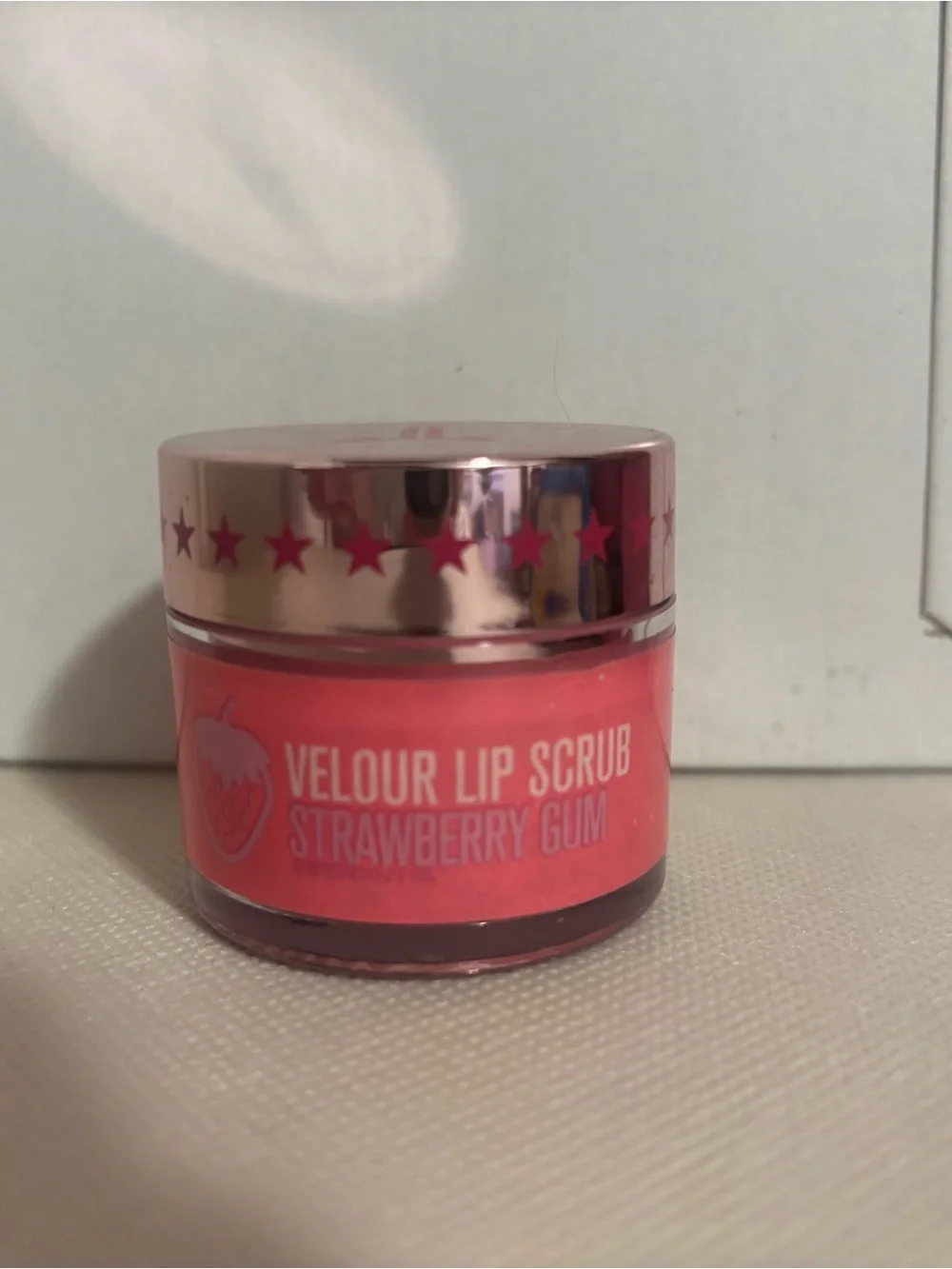 Jeffree Star Velour Lip Scrub Strawberry Gum - Bright Pink
